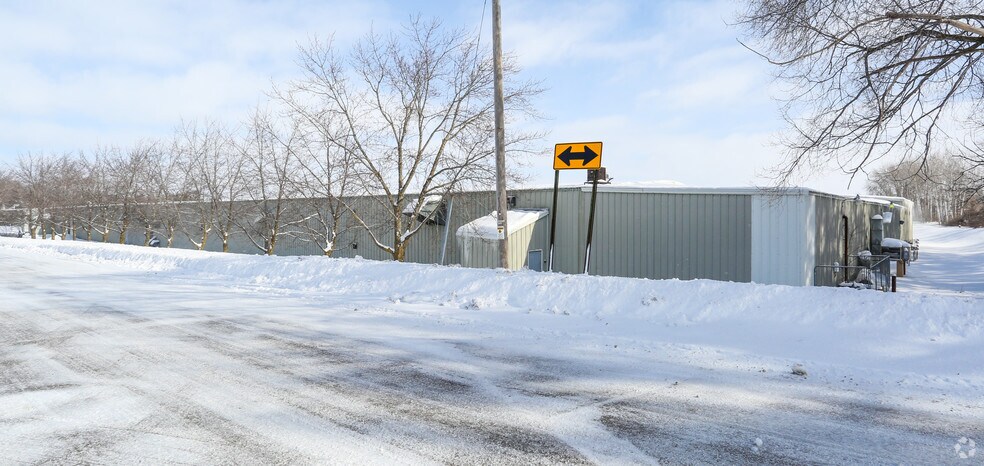 More Photos Of 160 W Park St, Gillett Warehouse For Sale