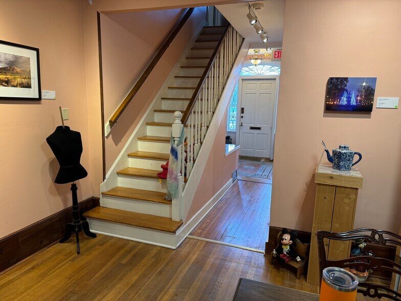 More Photos Of 1981 Union Ave, Memphis Loft Creative Space For Sale