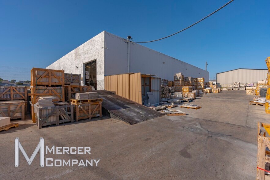 More Photos Of 8120 West Fwy, White Settlement Showroom For Sale