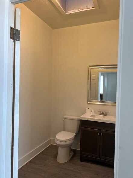 More Photos Of 10 S Main St, Payson Storefront For Sale