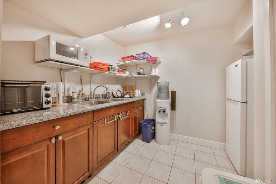 More Photos Of 4008 S Pine St, Tacoma Office Residential For Sale