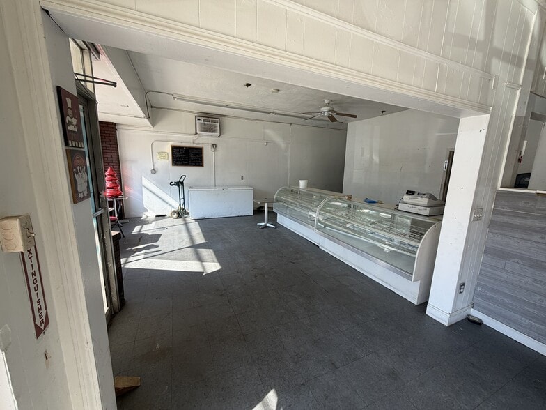 More Photos Of 120 Lowell St, Methuen Restaurant For Lease