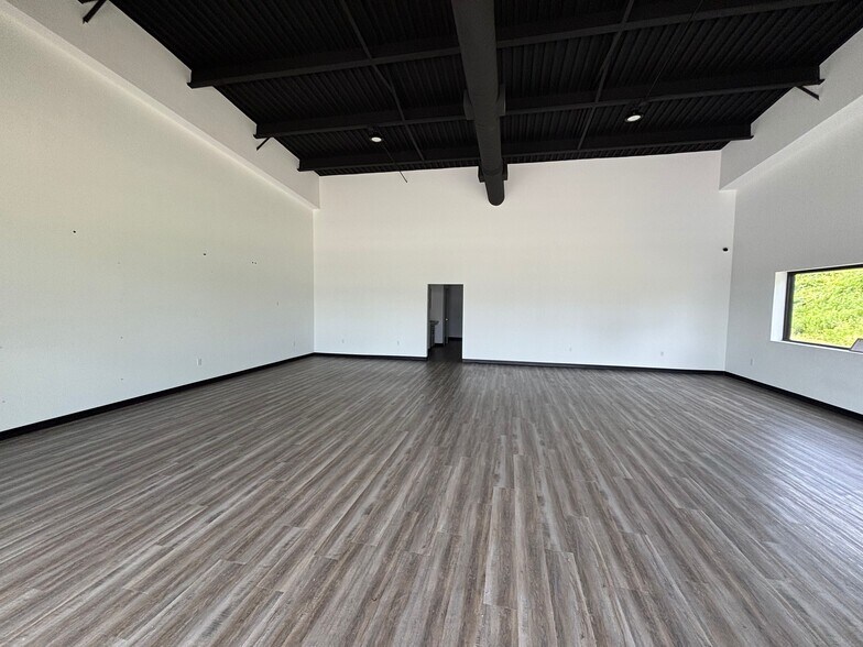 More Photos Of 1905 Longmire Rd, Conroe Unknown For Lease
