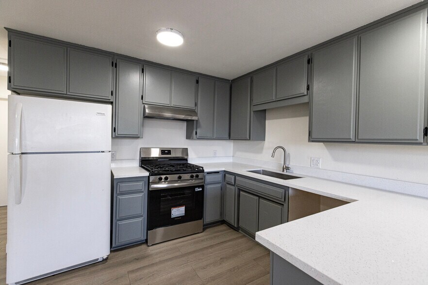 More Photos Of 6003 Craner Ave, North Hollywood Apartments For Sale