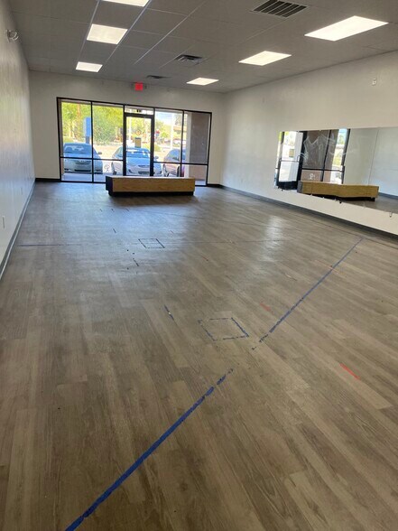 More Photos Of 5650 S 12th Ave, Tucson Unknown For Lease