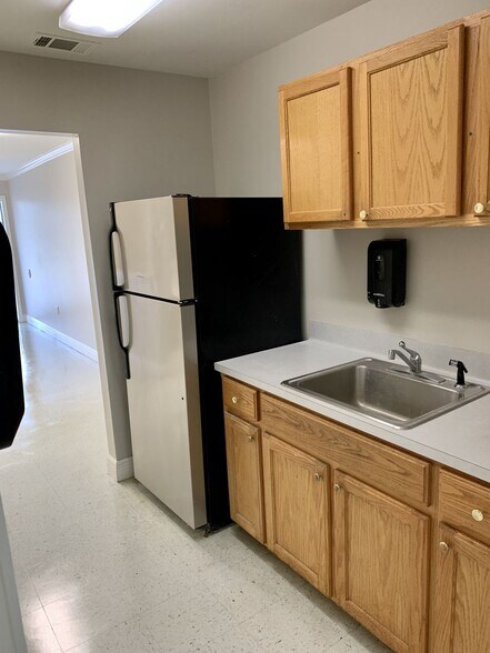 More Photos Of 2717 Ruby, Gonzales Service For Lease