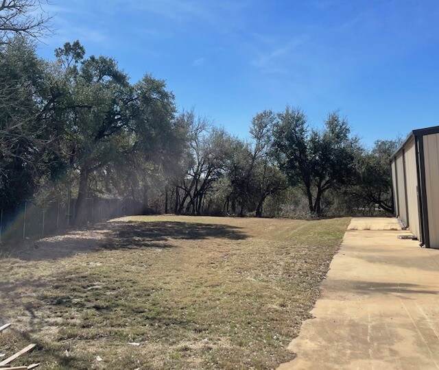 More Photos Of 1451 US-290, Dripping Springs Flex For Lease