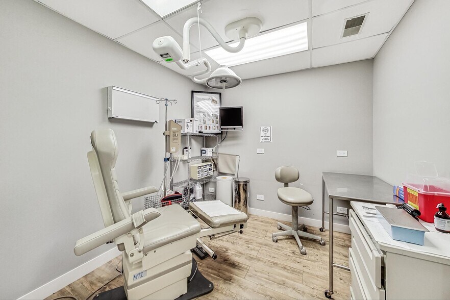 More Photos Of 2623 N Halsted St, Chicago Medical For Sale