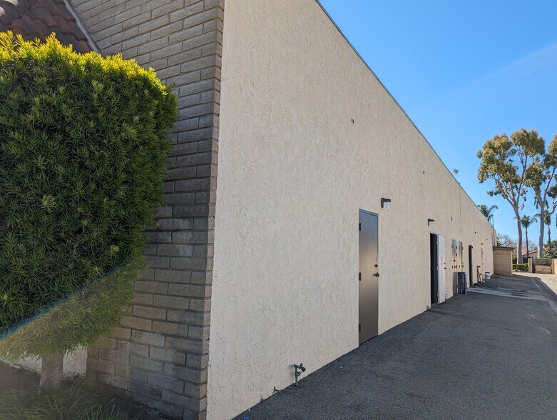 More Photos Of 1041-1055 Patterson Rd, Oxnard Unknown For Lease