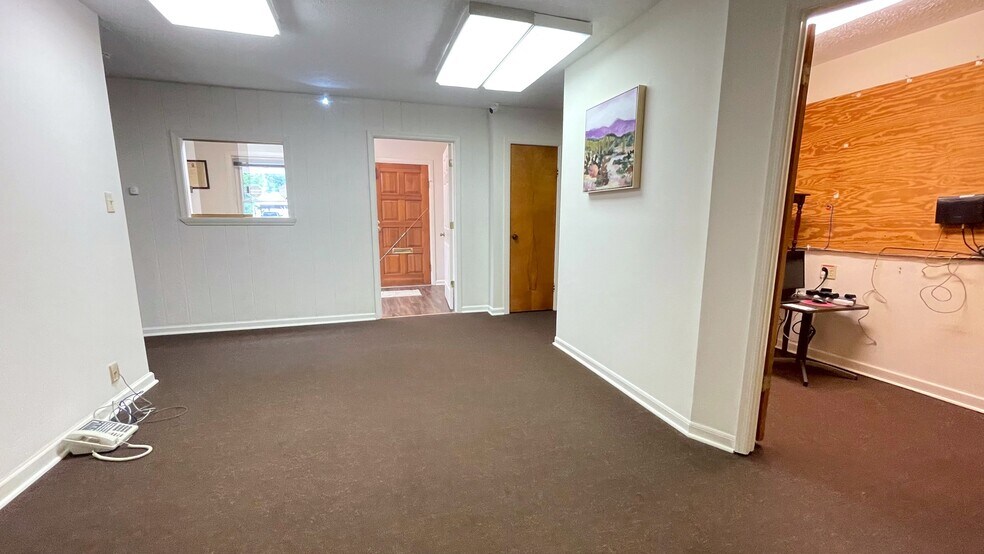 More Photos Of 14 Farmer St, Newnan Medical For Sale