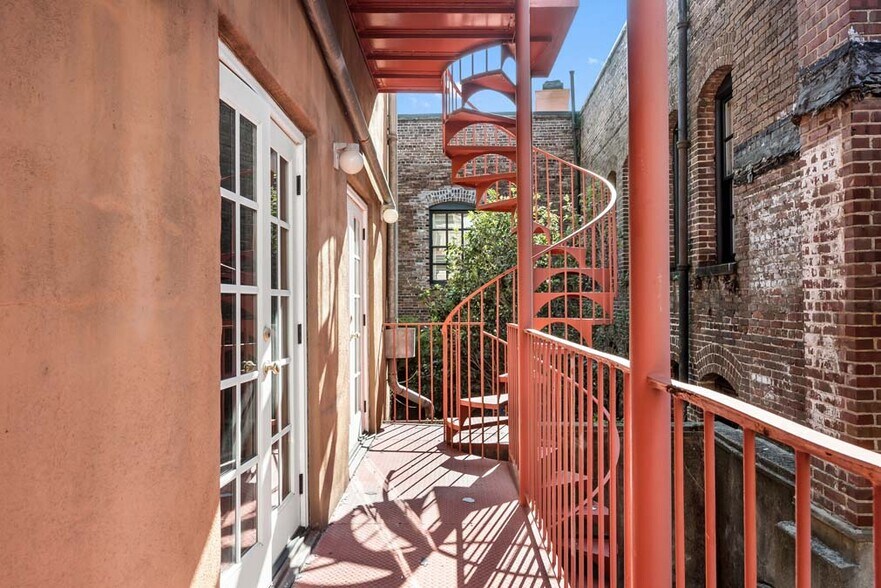 More Photos Of 11 Broad St, Charleston Office Residential For Lease