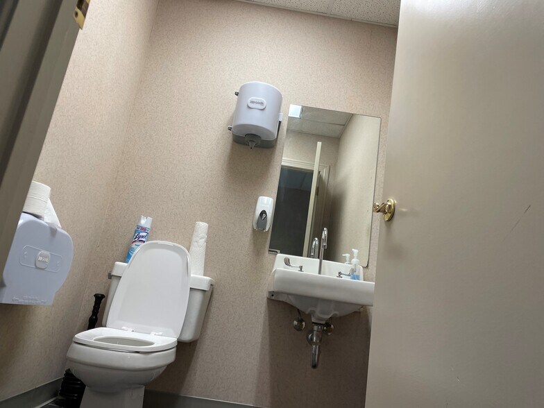 More Photos Of 5000 W 4th St, Hattiesburg Medical For Lease