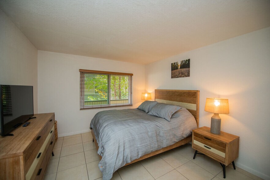 More Photos Of 2595 Tamiami Trl, Port Charlotte Apartments For Lease