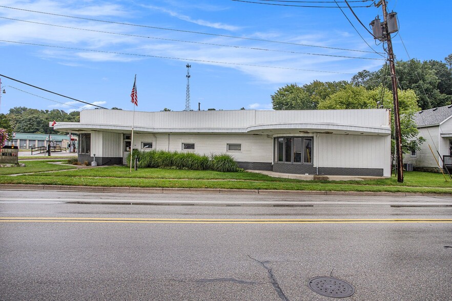 Primary Photo Of 101 S Red Bud Trl, Buchanan Freestanding For Sale