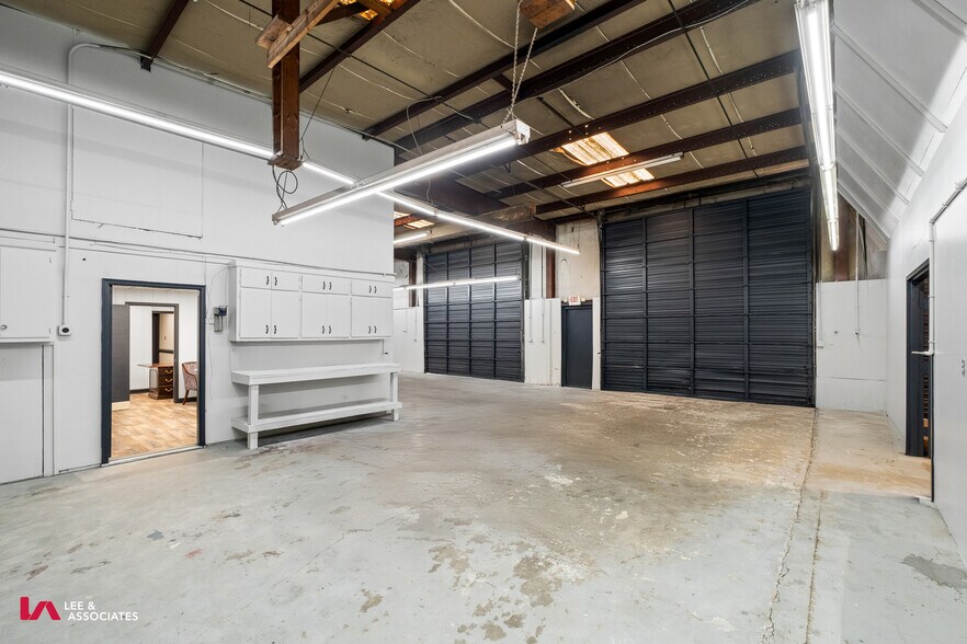 More Photos Of 5755 Old Dixie Hwy, Forest Park Manufacturing For Lease