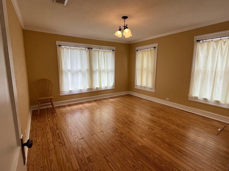 More Photos Of 1600 S Ford St, Llano Storefront Retail Office For Sale