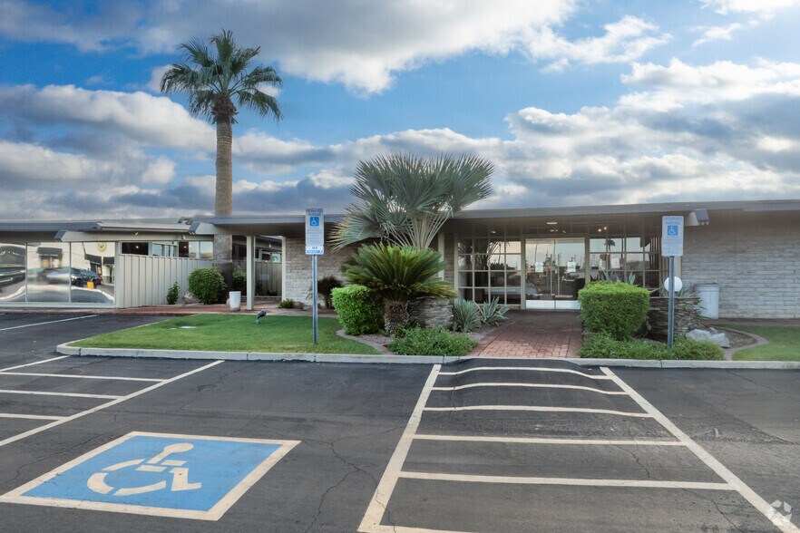 More Photos Of N 16th St @ E Camelback Rd, Phoenix Unknown For Lease