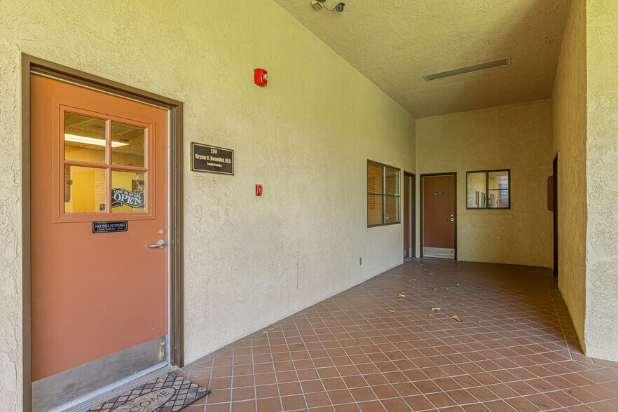 More Photos Of 44725 10th St W, Lancaster Medical For Lease