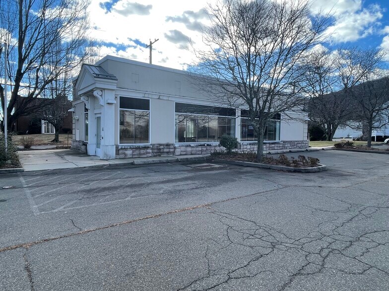 More Photos Of 176 Amity Rd, Woodbridge Bank For Lease