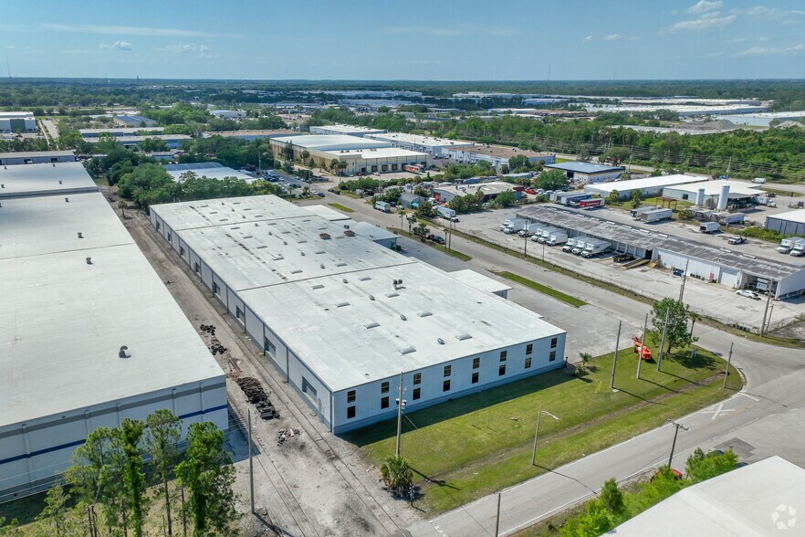 More Photos Of 3750 Bengert St, Orlando Warehouse For Lease