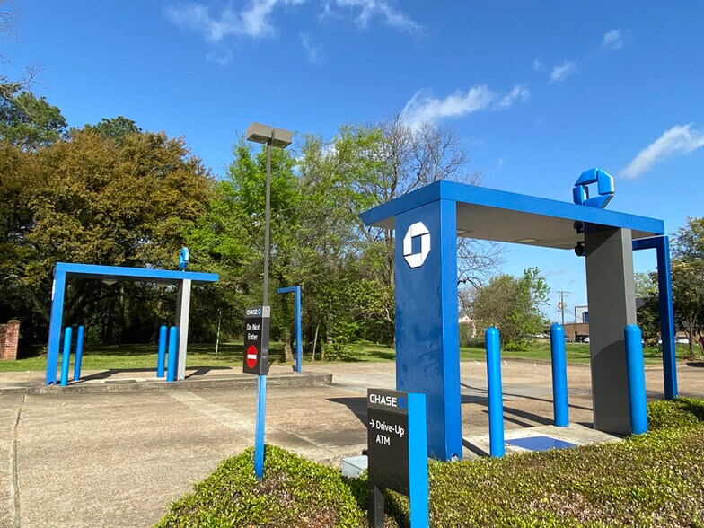 More Photos Of 1935 Airline Dr, Bossier City Bank For Sale