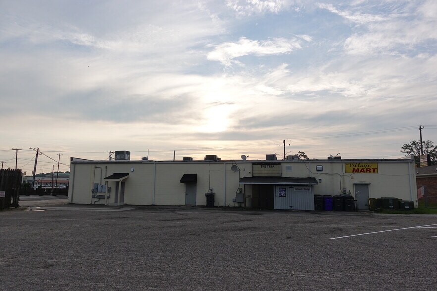 More Photos Of 1510-1518 Purdue Dr, Fayetteville Storefront Retail Office For Lease