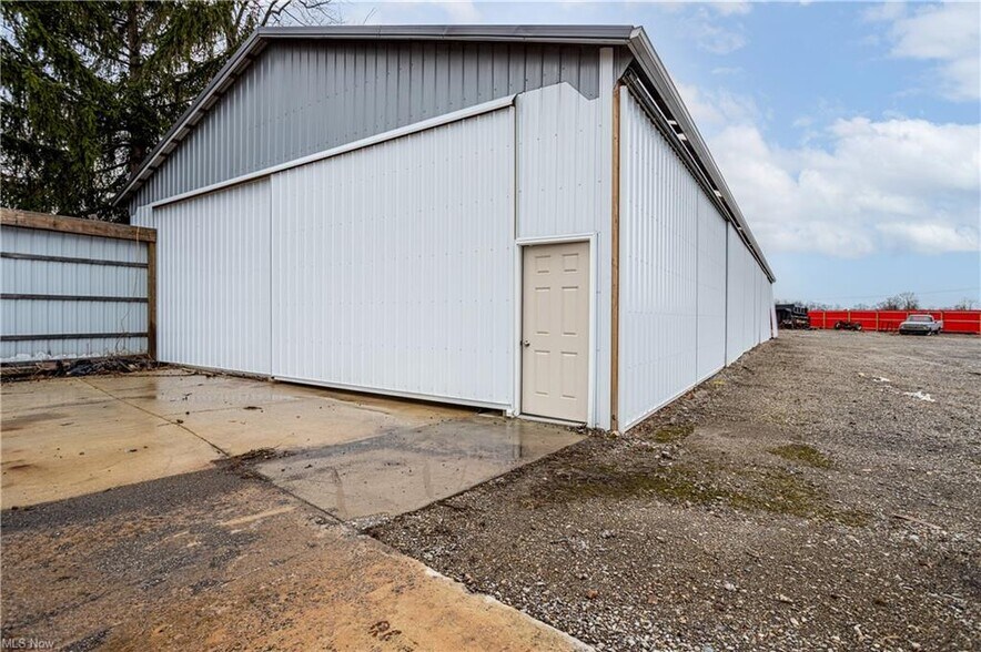 More Photos Of 15355 Old Lincoln Way, Dalton Light Manufacturing For Sale