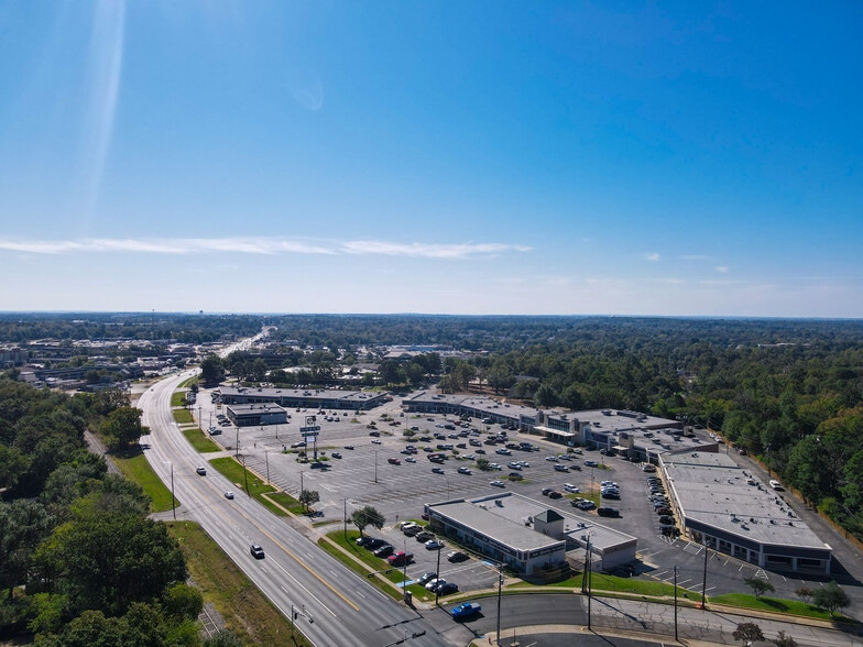 More Photos Of 1700-1880 Troup Hwy, Tyler Unknown For Lease