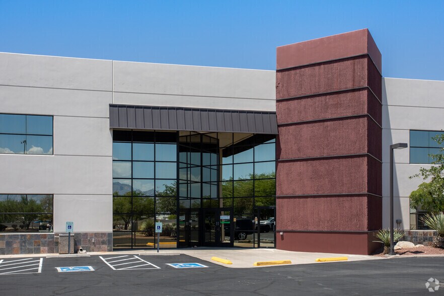 More Photos Of 3755 N Business Center Dr, Tucson Manufacturing For Lease
