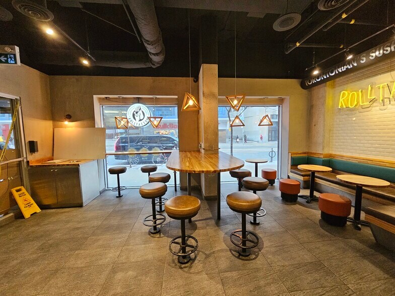 More Photos Of 3 Carlton St, Toronto Apartments For Lease