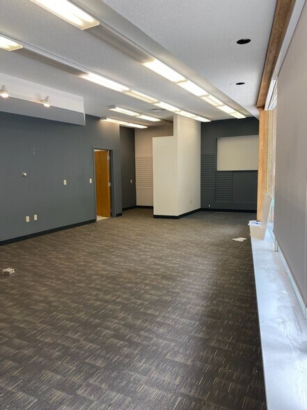 More Photos Of 1227 2nd St SW, Rochester Storefront For Lease