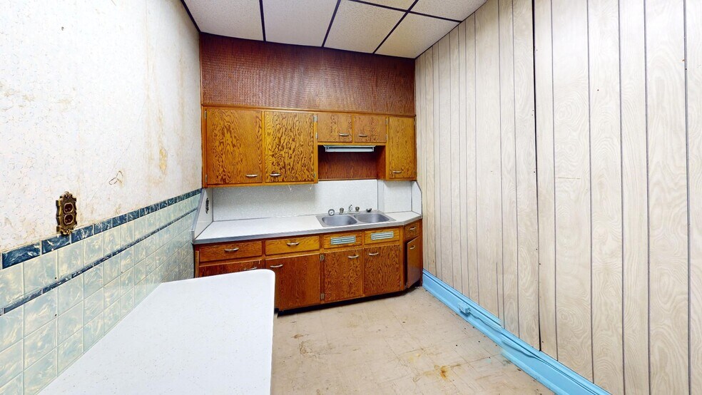 More Photos Of 267 Davis St, Huntington Religious Facility For Sale