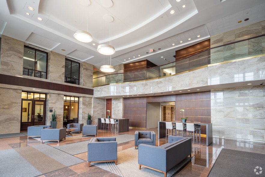 More Photos Of 2800 W Higgins Rd, Hoffman Estates Office For Lease