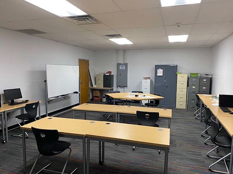 More Photos Of 370 Osage St, Maumee Office For Sale