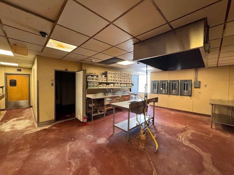 More Photos Of 1830 Columbus Ave, Washington Court House Restaurant For Sale