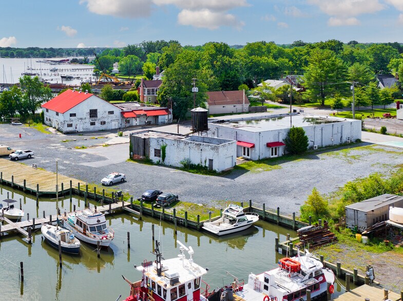 More Photos Of 4701 Woodfield Rd, Galesville Warehouse For Sale