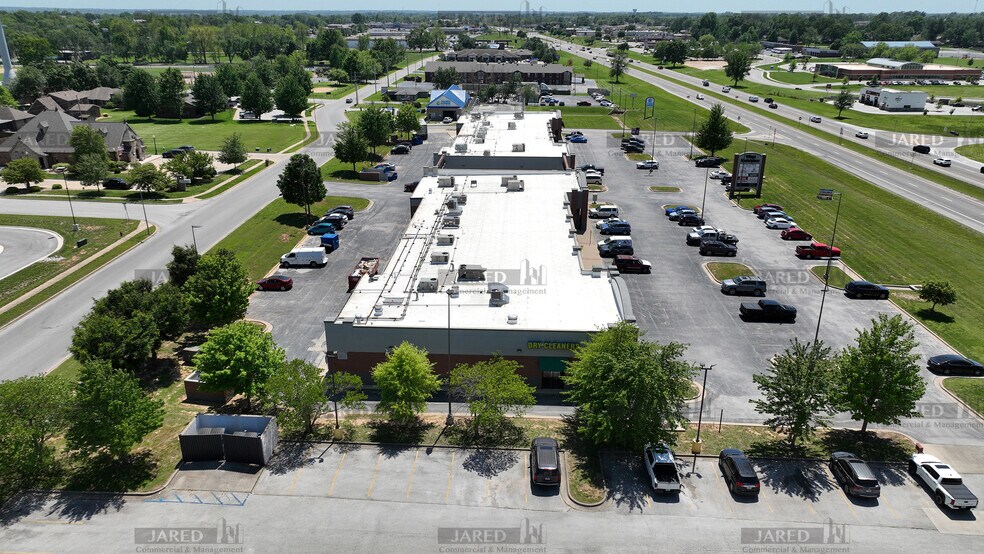 More Photos Of 701-703 N McCroskey St, Nixa Unknown For Lease