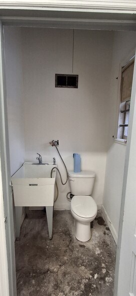 More Photos Of 1252 South Ave, Plainfield Freestanding For Lease