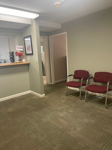 More Photos Of 567 Vauxhall St, Waterford Medical For Sale