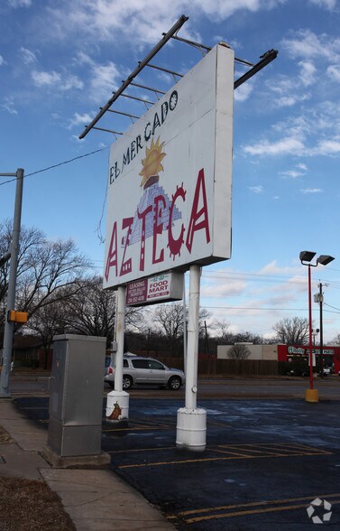 More Photos Of 1530-1560 S 1st St, Garland Storefront For Lease