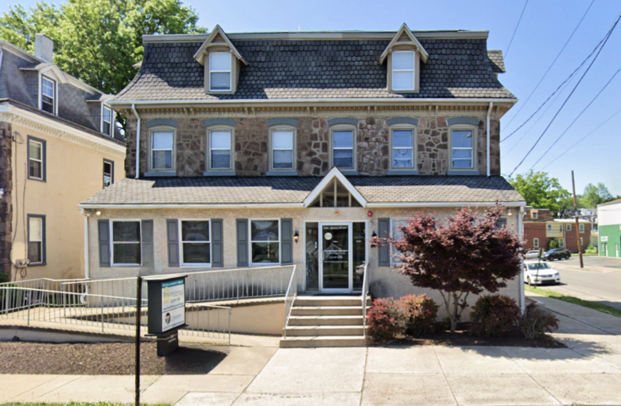 Primary Photo Of 1547-1549 Dekalb St, Norristown Medical For Lease