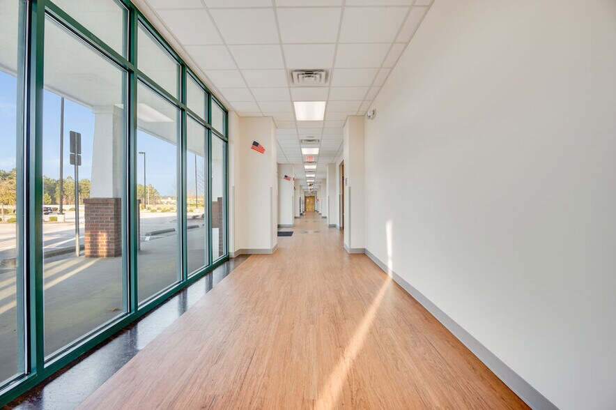 More Photos Of 4275 Western Blvd, Jacksonville Medical For Sale