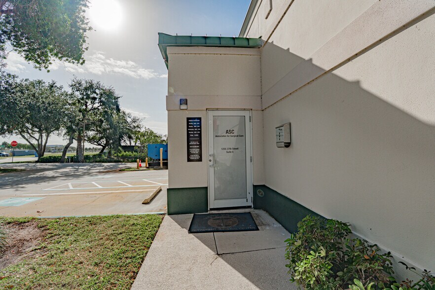 More Photos Of 1255 37th St, Vero Beach Medical For Sale