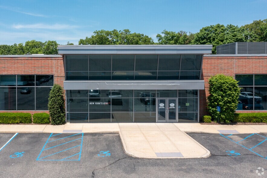 More Photos Of 5-10 Browns Rd, Nesconset Health Club For Lease