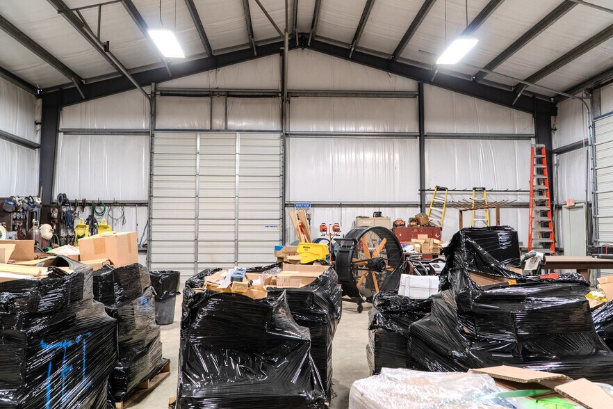 More Photos Of 945 Huser Blvd, Schulenburg Industrial For Lease