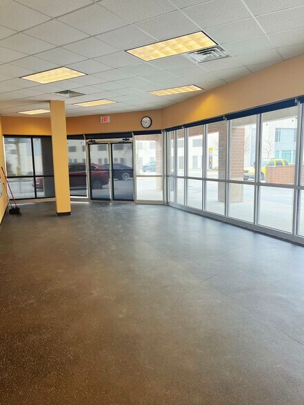 More Photos Of 2326-2342 N Farwell Ave, Milwaukee Freestanding For Lease