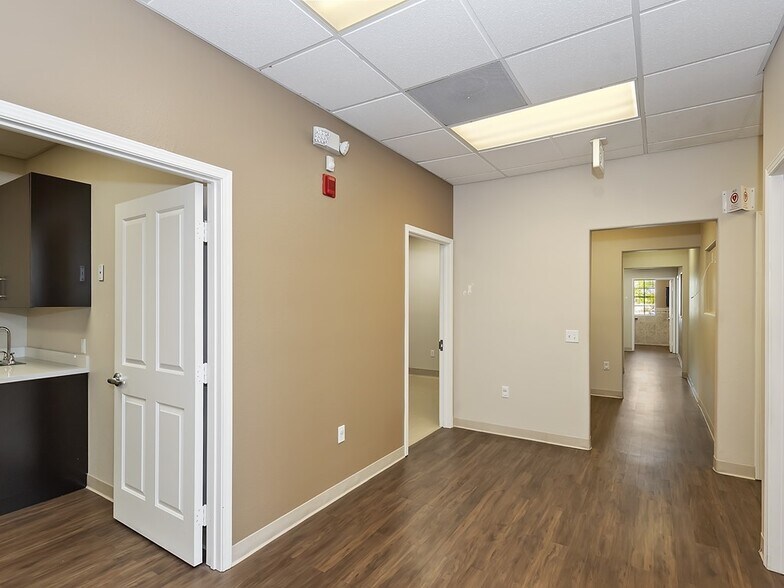 More Photos Of 35400 Bob Hope Dr, Rancho Mirage Medical For Sale