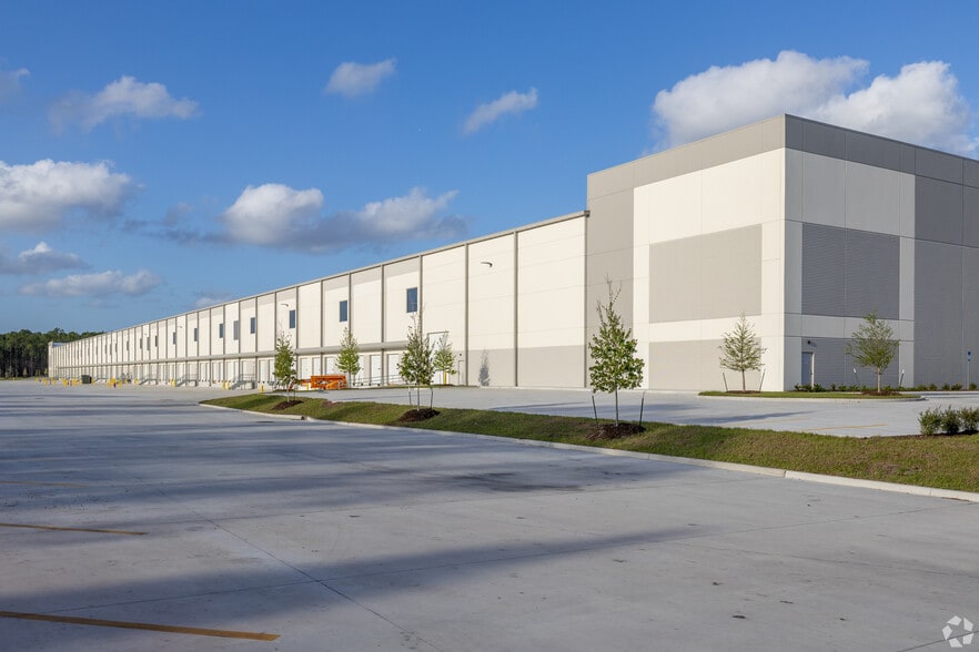 More Photos Of 5550 POW-MIA Memorial Pky, Jacksonville Distribution For Lease