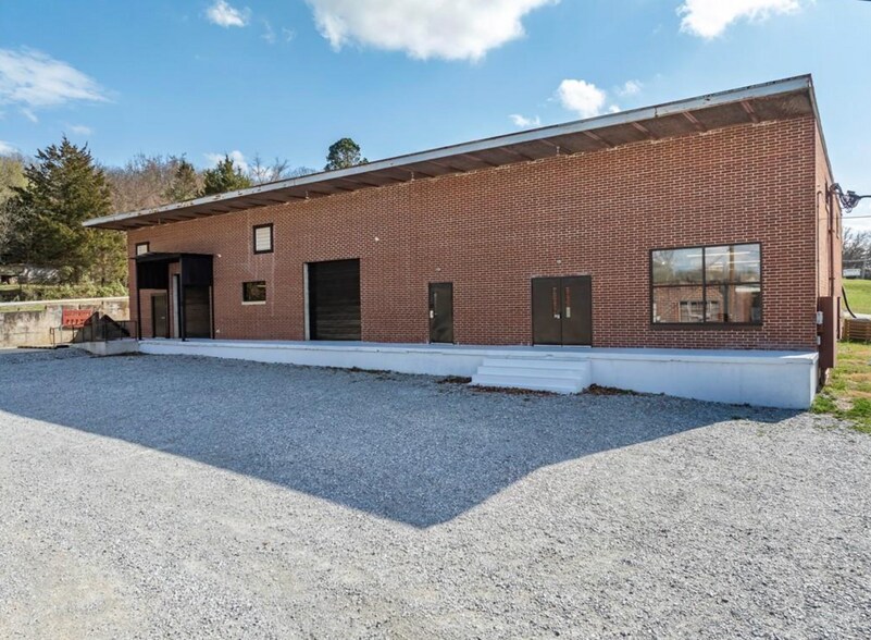 More Photos Of 2716 S School Ave, Fayetteville Manufacturing For Lease
