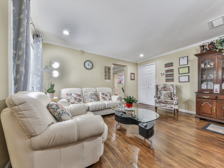 More Photos Of 3605 Shallowford Rd, Marietta Healthcare For Sale